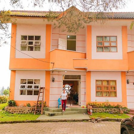 Villa Bukit Indah Brastagi / 不拉士打宜 外观 照片