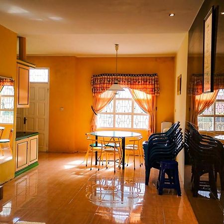 Villa Bukit Indah Brastagi / 不拉士打宜 外观 照片