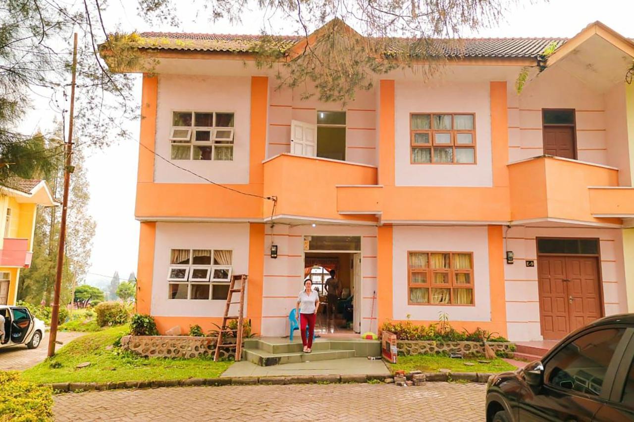 Villa Bukit Indah Brastagi / 不拉士打宜 外观 照片