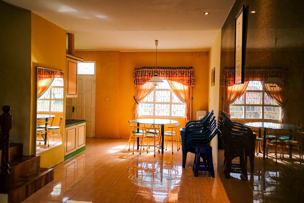 Villa Bukit Indah Brastagi / 不拉士打宜 外观 照片